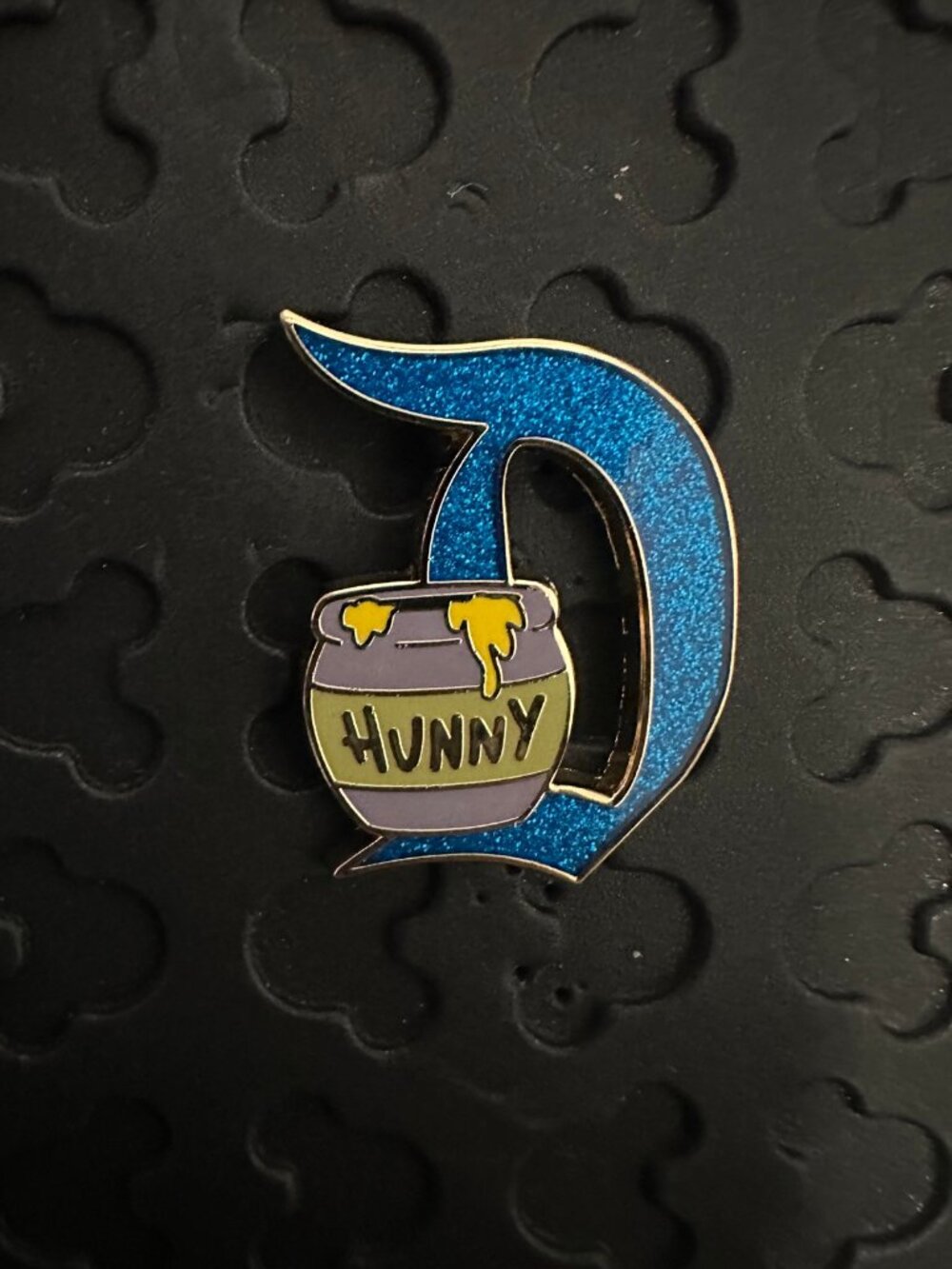Disney Disneyland 70th Anniv Key to Disneyland D Pin Pooh Hunny Pot Blue Glitter